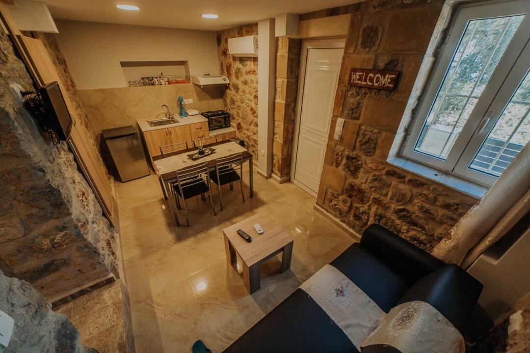 Eleutheria Kalamata Bagian luar foto